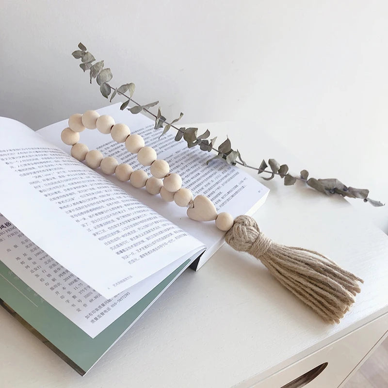 Holzperlengirlande Bauernhaus Wand