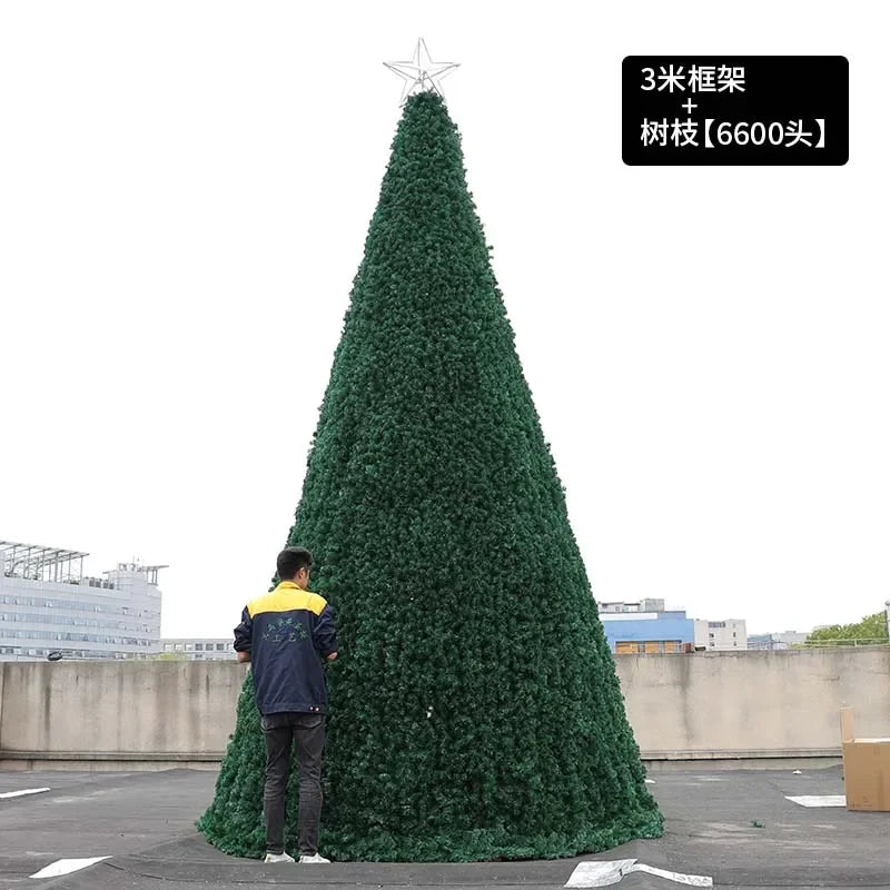 Großer Weihnachts baum im Freien Rahmen nackten Baum Einkaufs zentrum Weihnachts dekoration Szene Anordnung