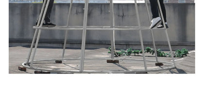 Großer Weihnachts baum im Freien Rahmen nackten Baum Einkaufs zentrum Weihnachts dekoration Szene Anordnung