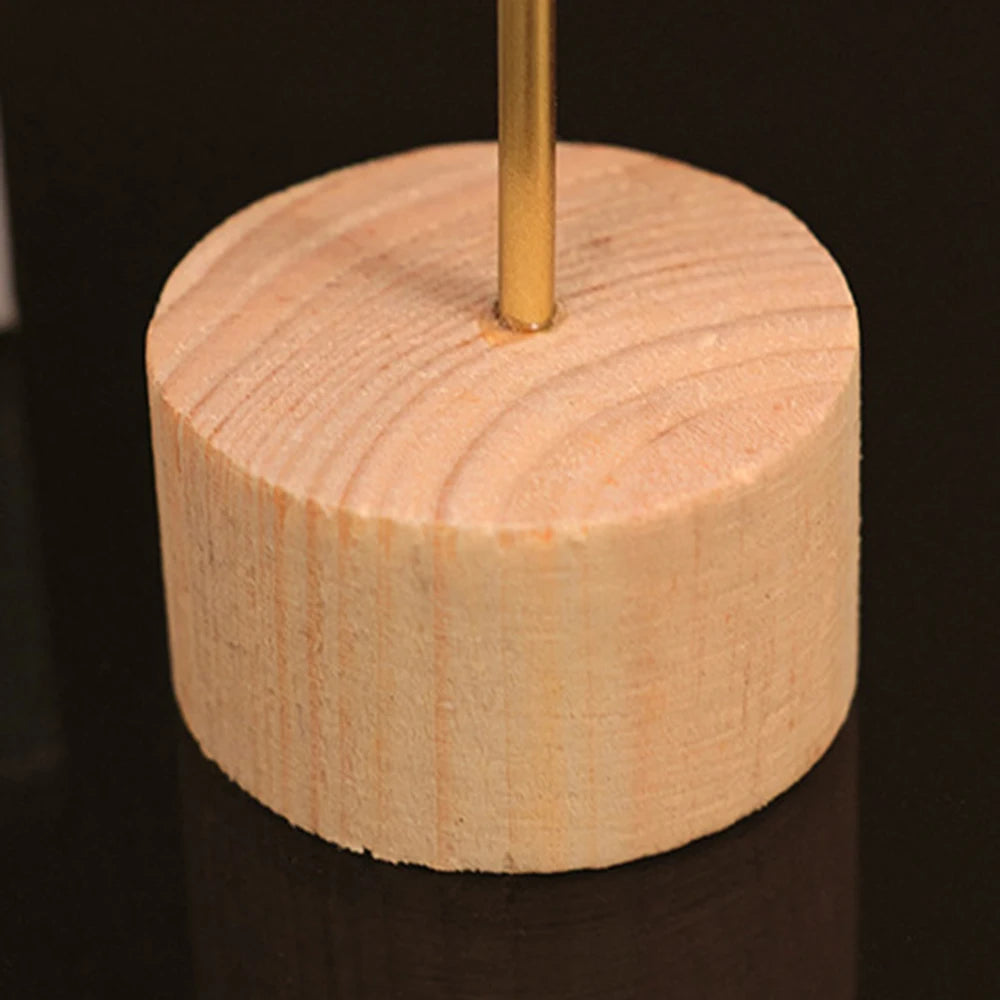 Wohnzimmerdekor aus goldener Skulptur