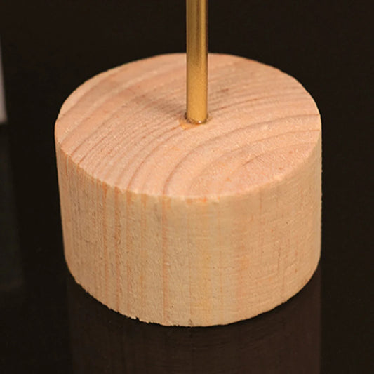 Wohnzimmerdekor aus goldener Skulptur