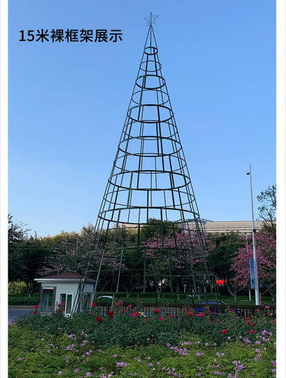 Großer Weihnachts baum im Freien Rahmen nackten Baum Einkaufs zentrum Weihnachts dekoration Szene Anordnung