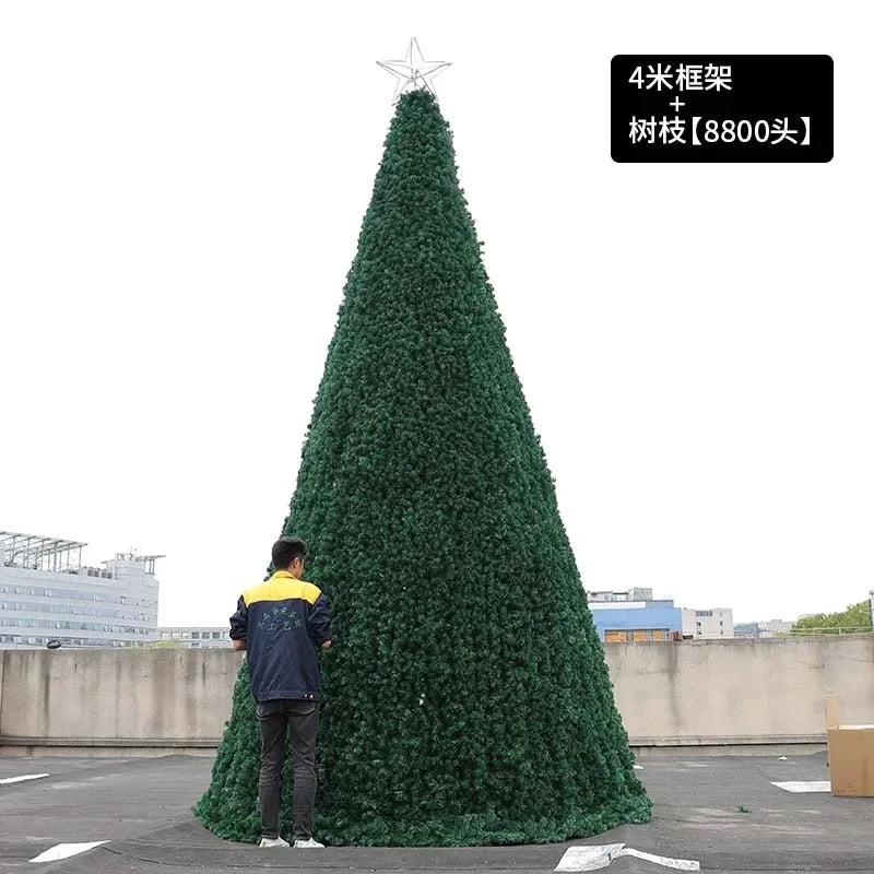 Großer Weihnachts baum im Freien Rahmen nackten Baum Einkaufs zentrum Weihnachts dekoration Szene Anordnung