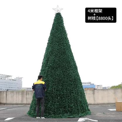 Großer Weihnachts baum im Freien Rahmen nackten Baum Einkaufs zentrum Weihnachts dekoration Szene Anordnung