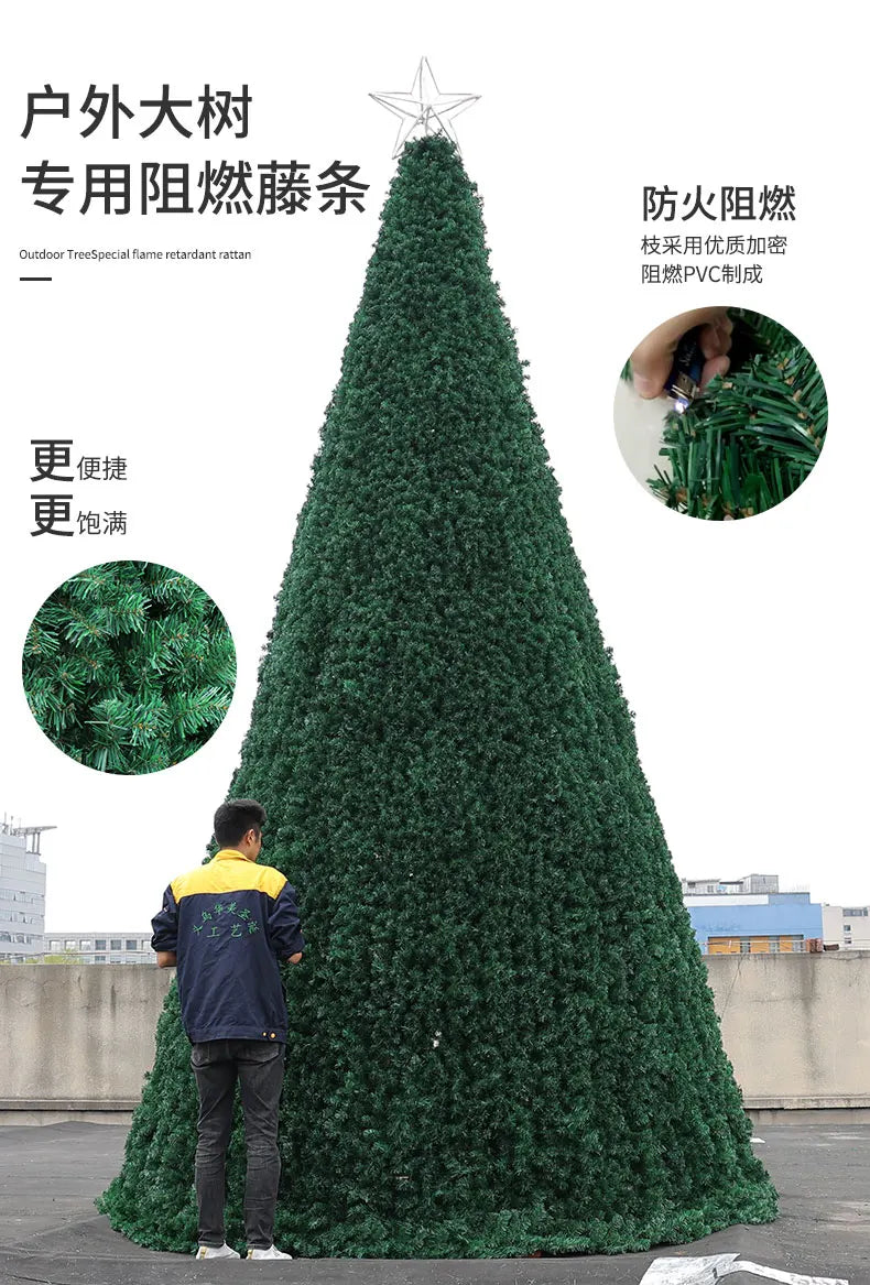 Großer Weihnachts baum im Freien Rahmen nackten Baum Einkaufs zentrum Weihnachts dekoration Szene Anordnung