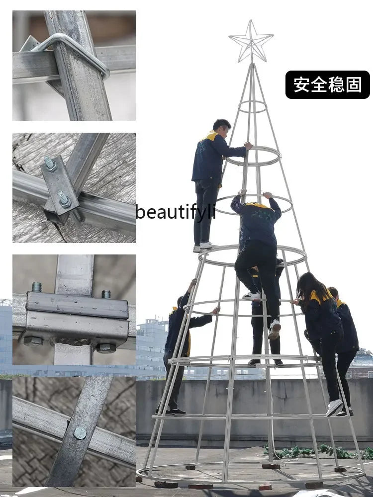 Großer Weihnachts baum im Freien Rahmen nackten Baum Einkaufs zentrum Weihnachts dekoration Szene Anordnung