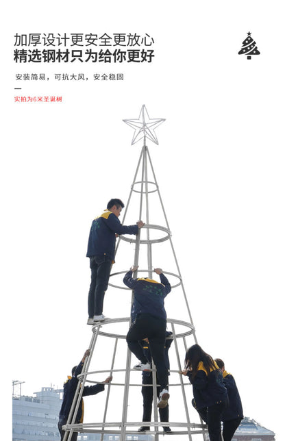 Großer Weihnachts baum im Freien Rahmen nackten Baum Einkaufs zentrum Weihnachts dekoration Szene Anordnung