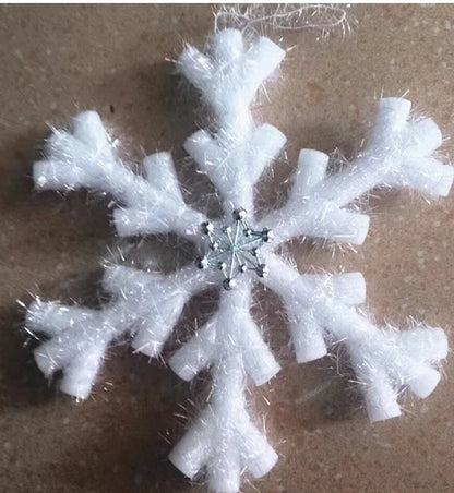 Großer Weihnachts baum im Freien Rahmen nackten Baum Einkaufs zentrum Weihnachts dekoration Szene Anordnung