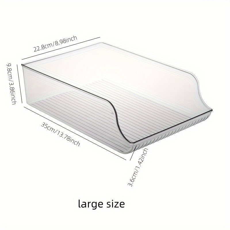 Ein durchsichtiger Kühlschrank-Organizer aus Kunststoff für Getränkebehälter wie Limonade, Wasser usw.